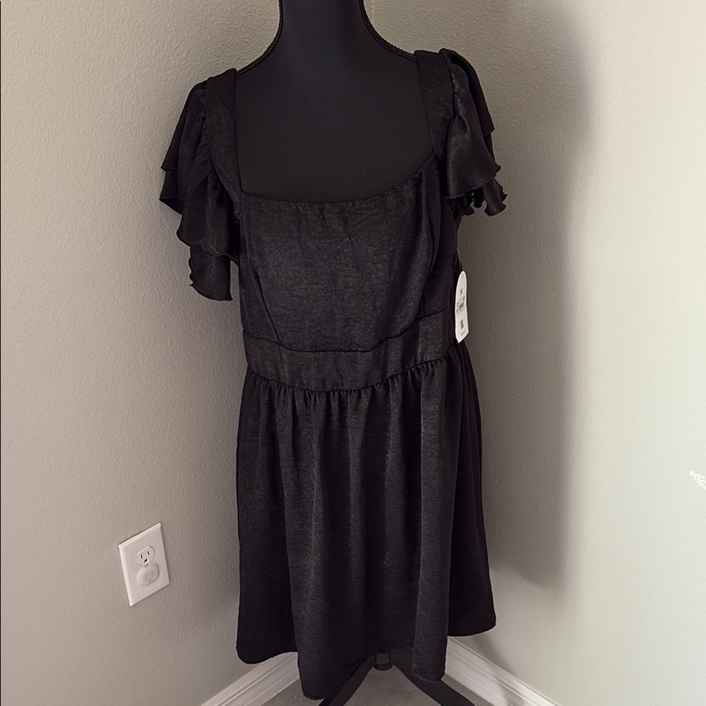 ARULA Black Midi Dress